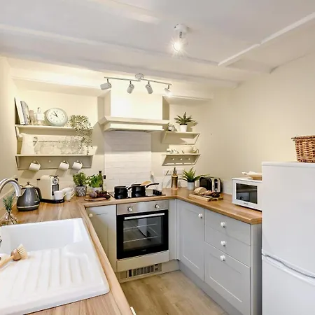 2 Bed In York Oc-90906 Holiday home